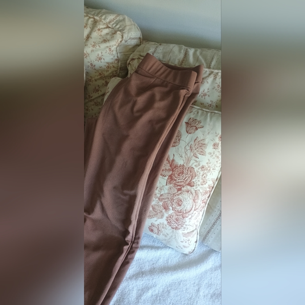 Isaac Mizrahi Women's Wide Leg Pants in Tan - Picture 2 of 2